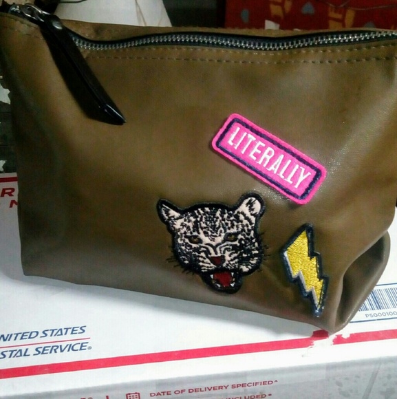Mossimo Supply Co. Other - 🆕🐯10 Plus~Mystery Army makeup bag!🐯